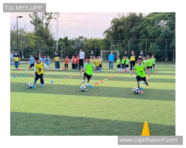 成都腾盟足球俱乐部携手本地青训助力足球梦想全面提升青少年运动水平